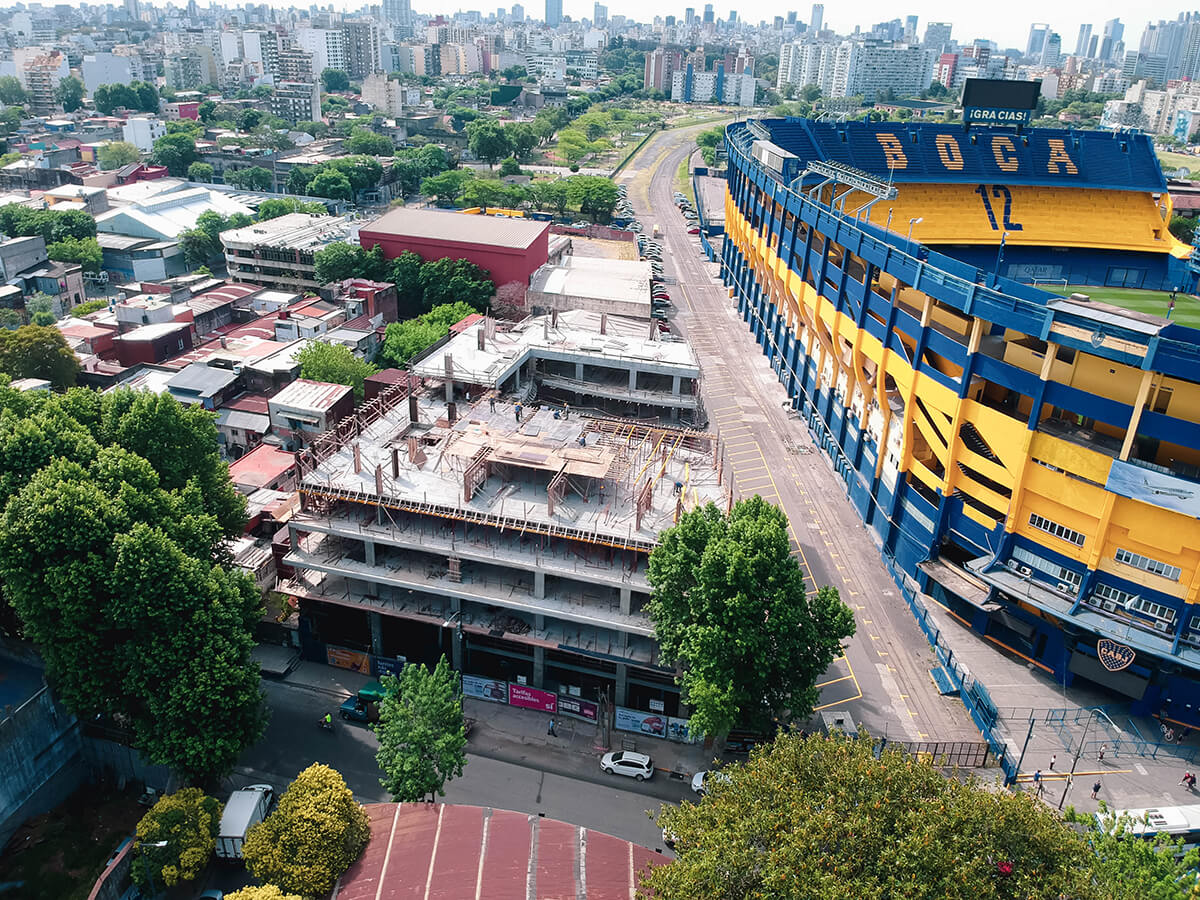 Edificio Undici en construcción enfrente de la Bonbonera